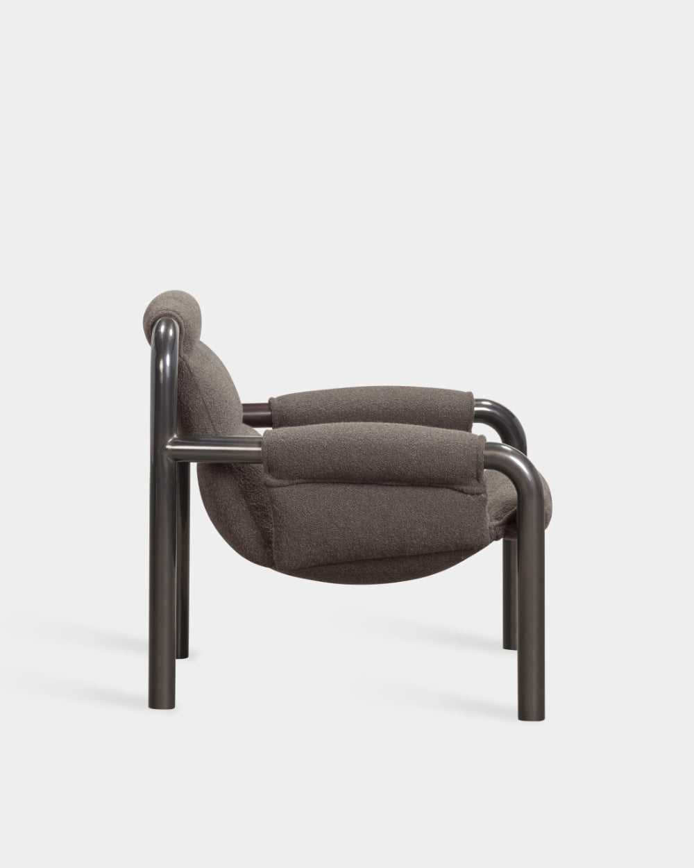 Atli Lounge Chair - Dark grey lacquered legs - Cuddle col. 06