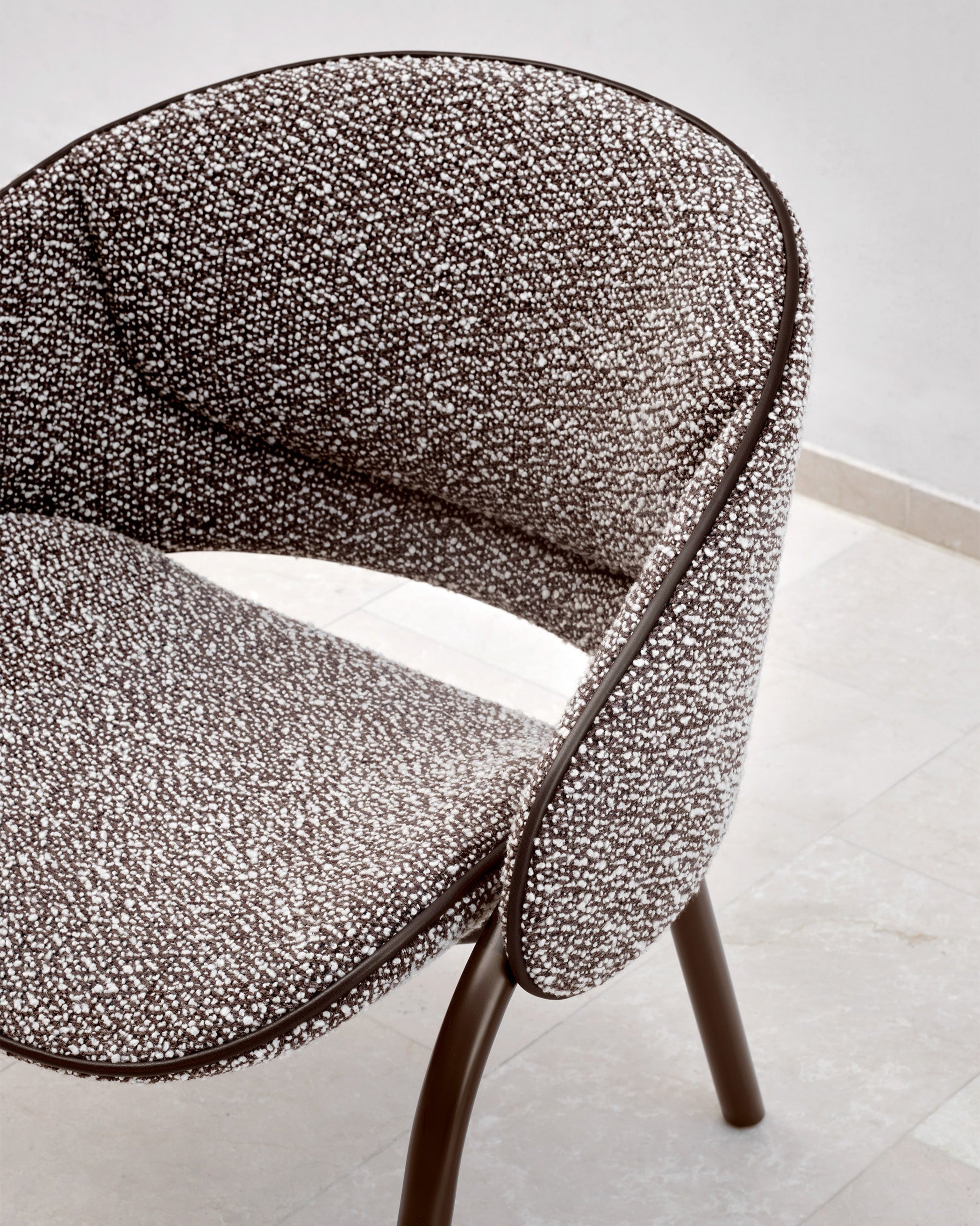 Folium Lounge Chair - With leather piping - Silenzio col. 06