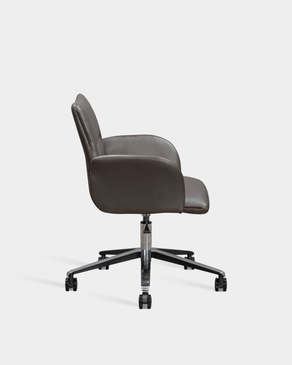Ori Low Back Chair with upholstered armrests - Swivel base with castors and gas lift - Parma col. Mocca