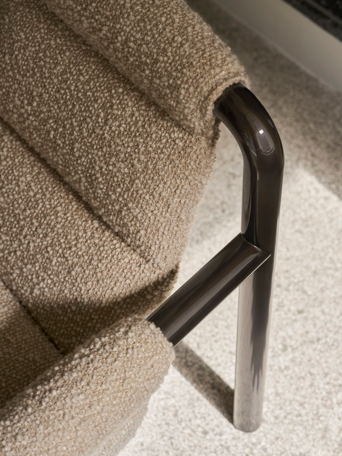 Atli Lounge Chair - Dark grey lacquered legs - Cuddle col. 06